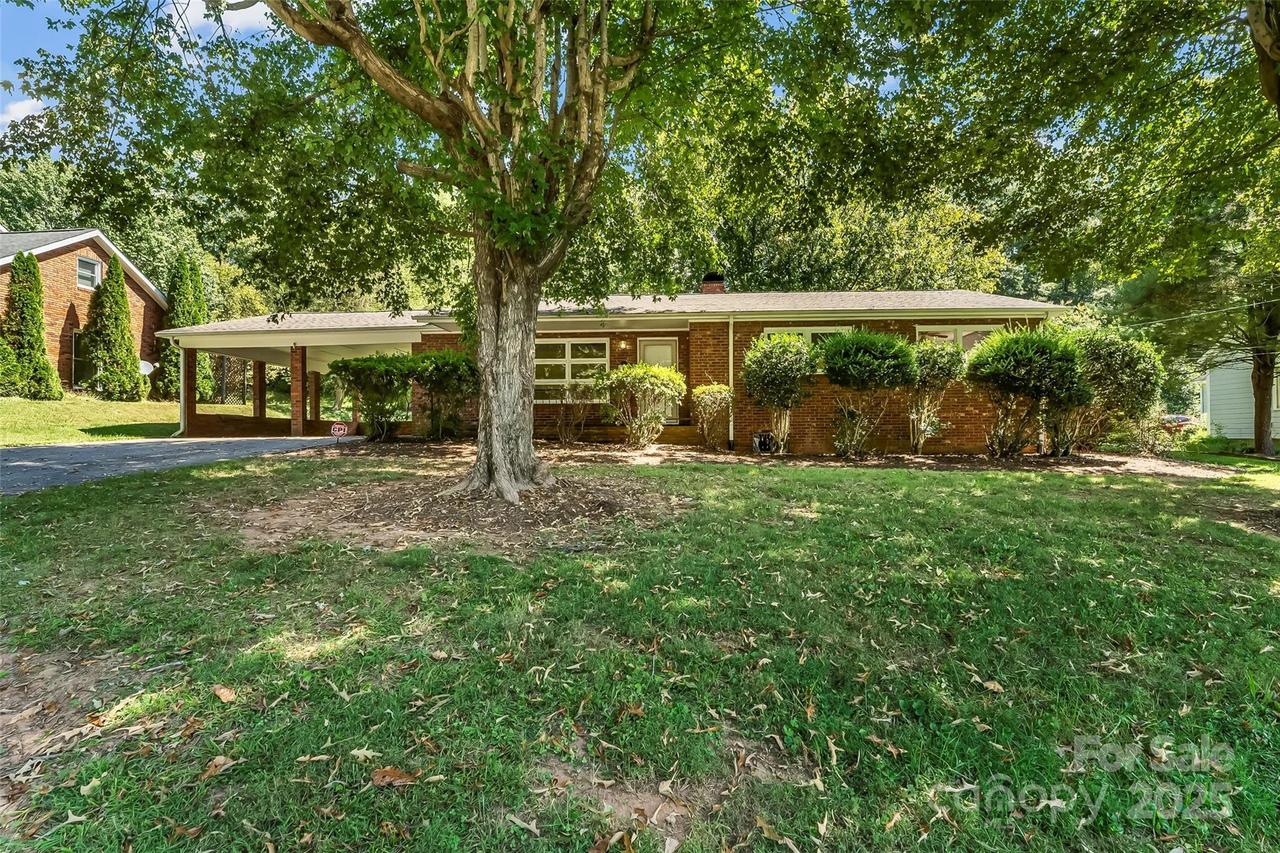 105 Newland St., Morganton, NC 28655
