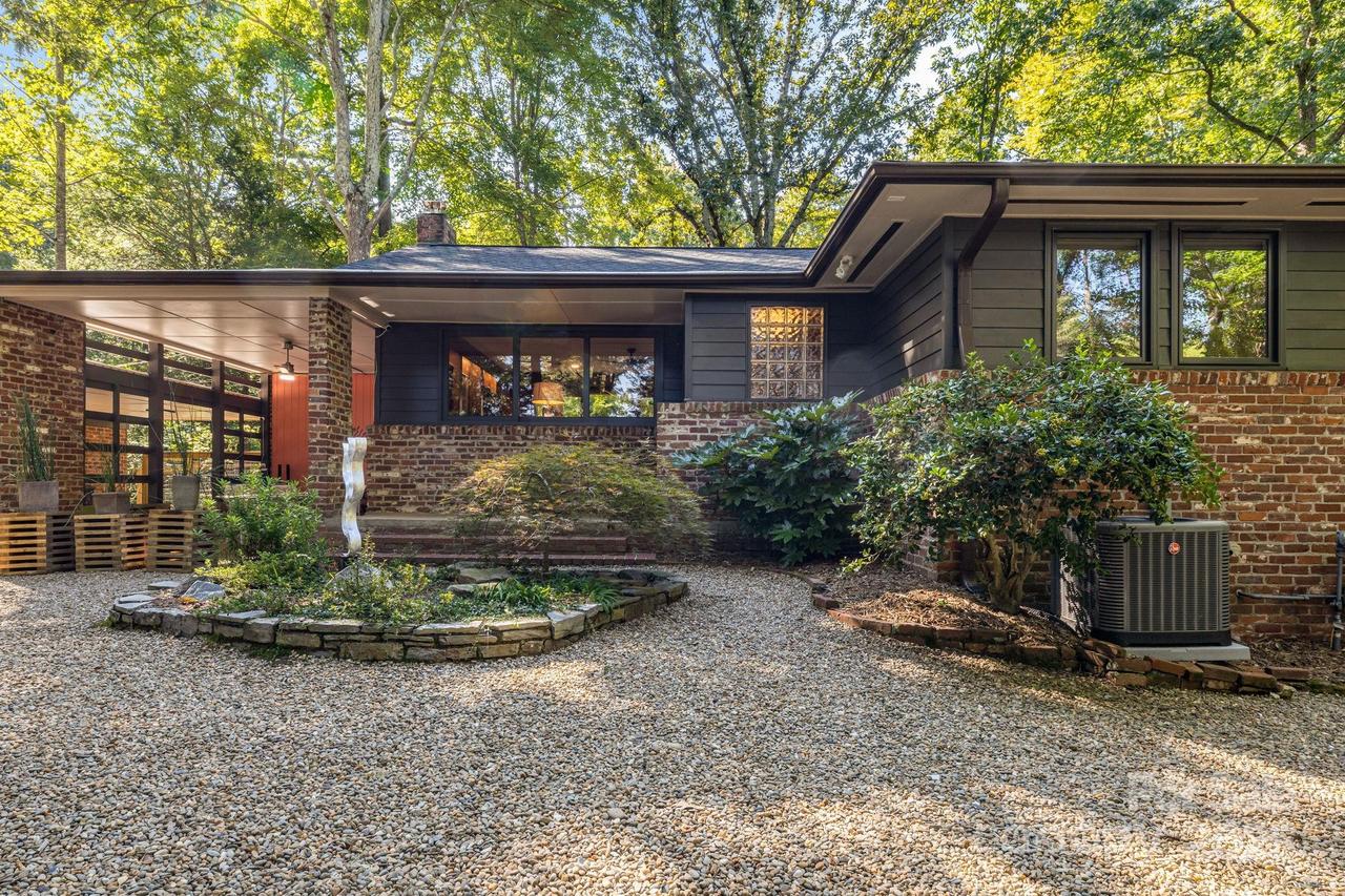 750 Braewick Rd., Tryon, NC 28782