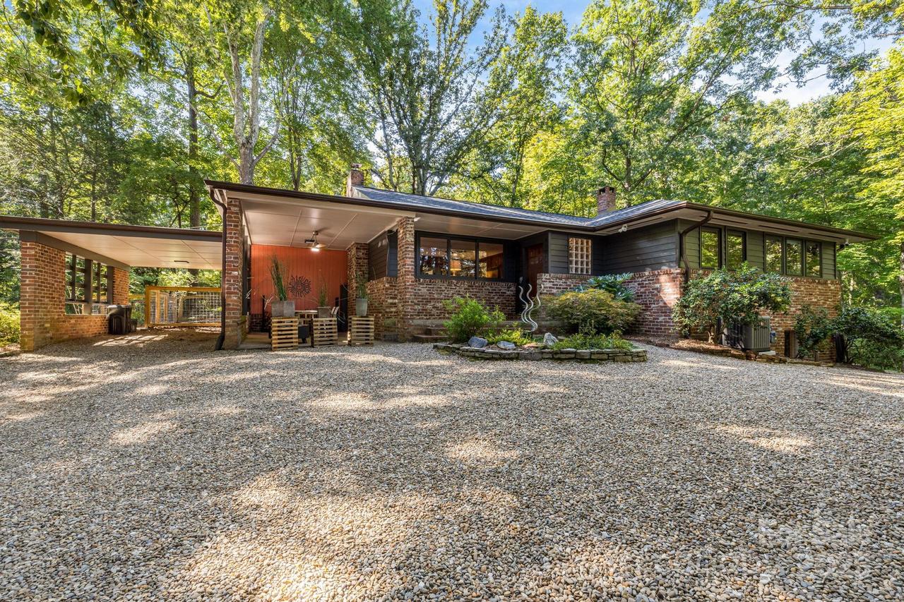 750 Braewick Rd., Tryon, NC 28782