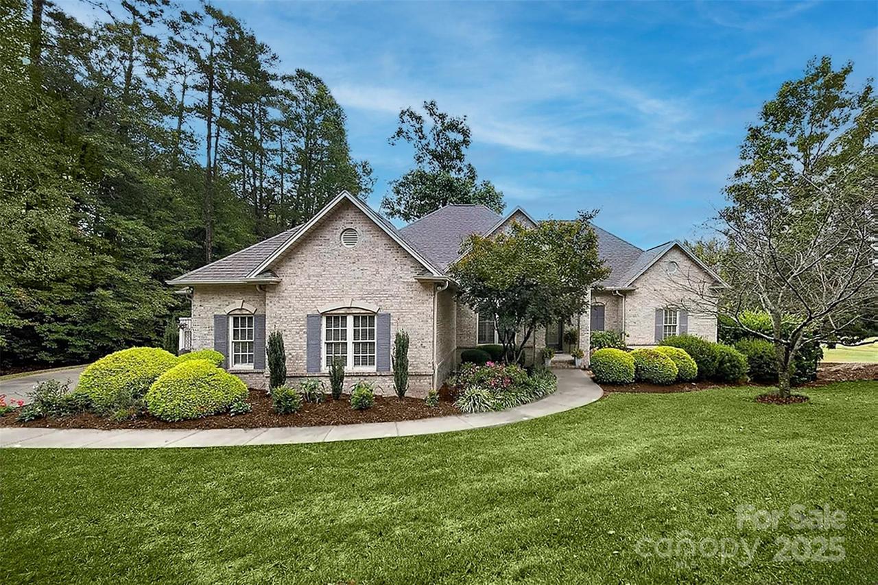 49 Divot Ct., Hickory, NC 28601