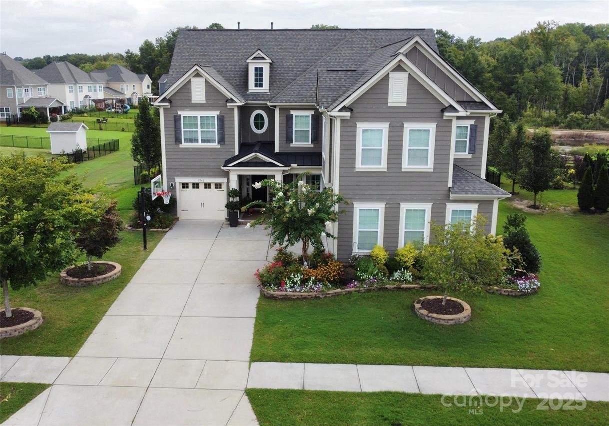 2762 Red Maple Ln., Harrisburg, NC 28075