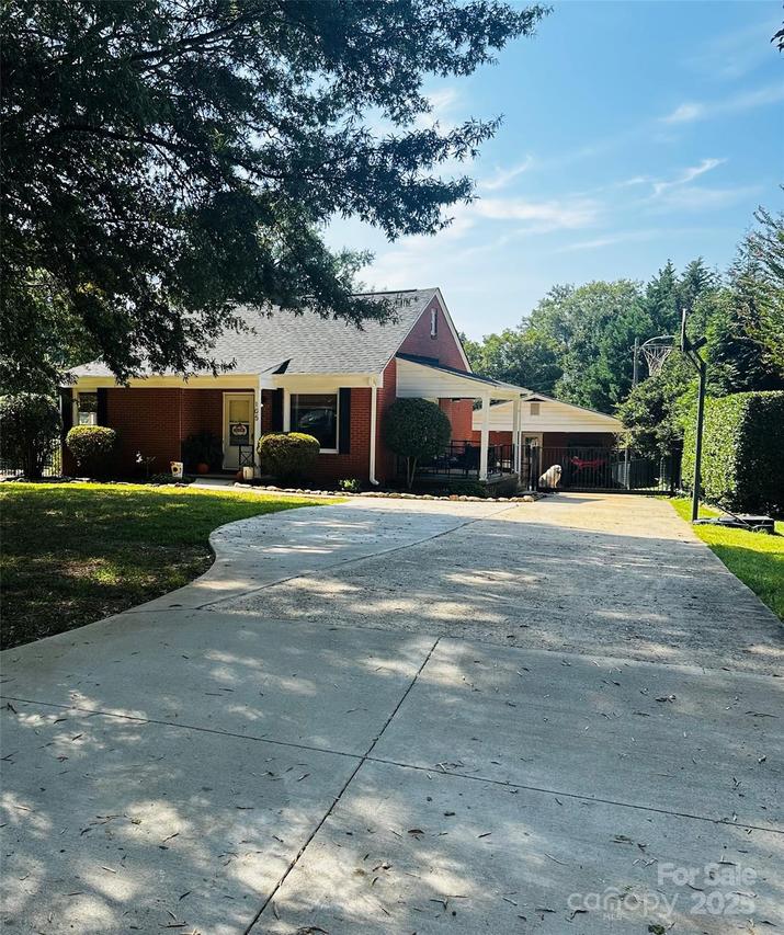 105 Peachtree St., Belmont, NC 28012