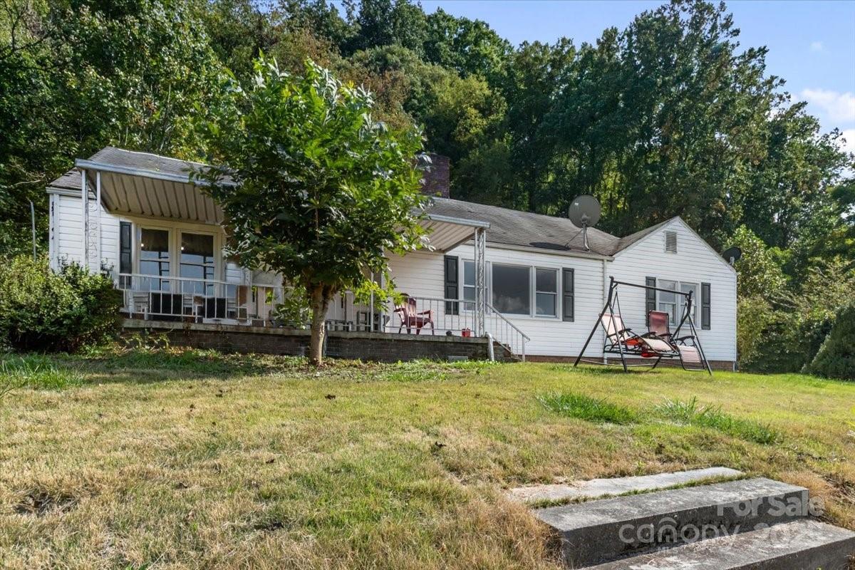 239 Pleasant Valley Rd., Burnsville, NC 28714