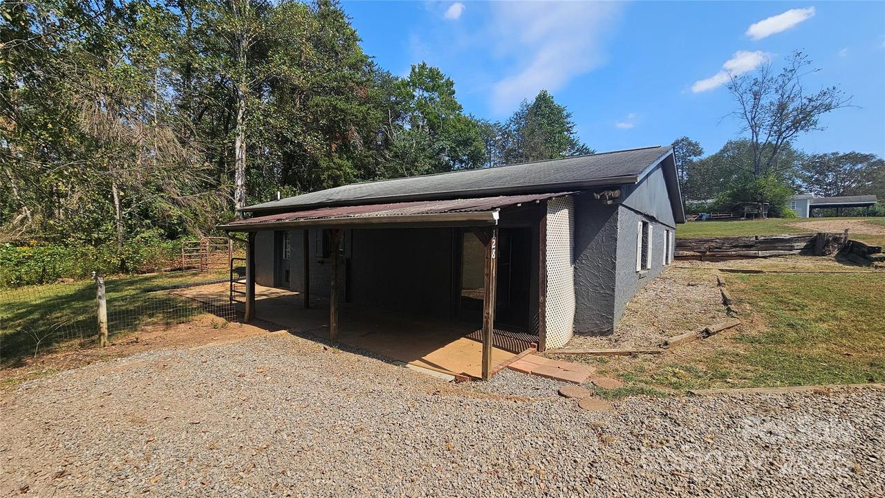 128 Virginia Ridge Ln., Statesville, NC 28625