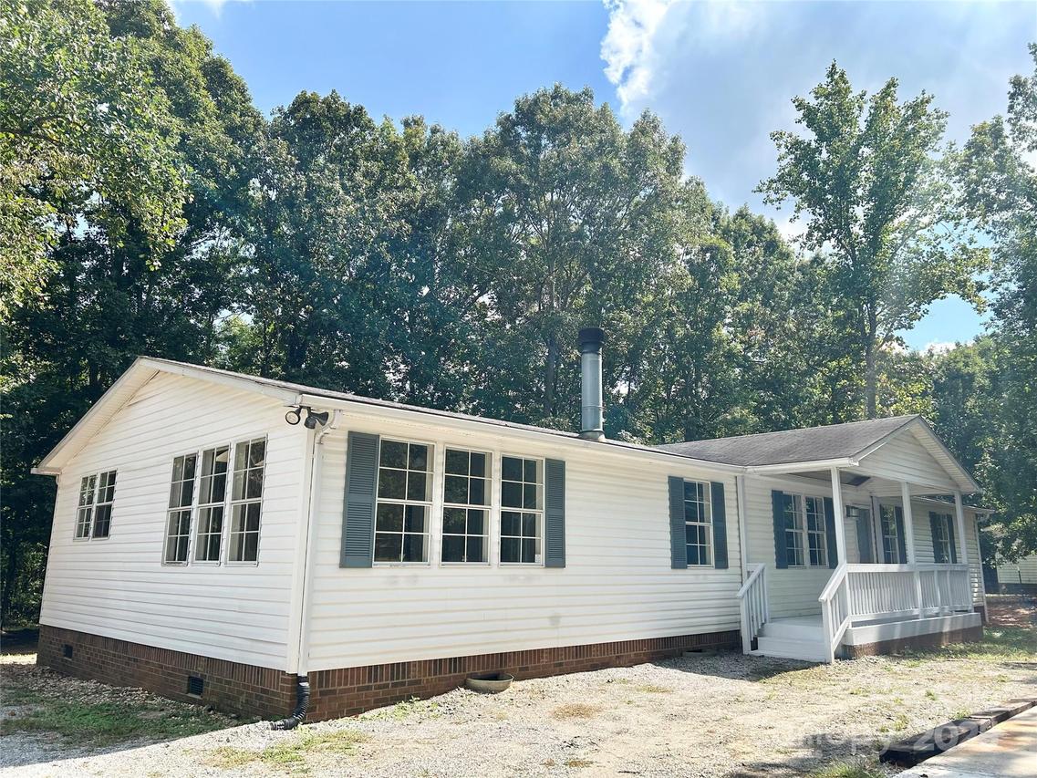 180 Berryhill Ave., Ellenboro, NC 28040