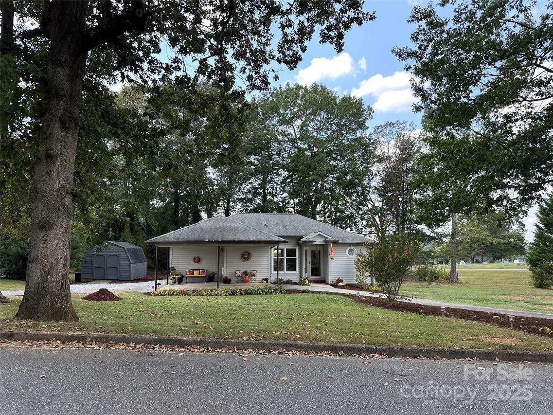 102 Stephens Dr., Morganton, NC 28655