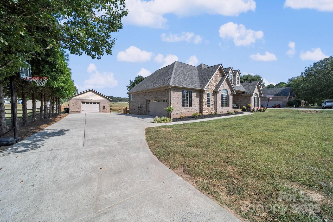 2420 Silverthorne Dr., Monroe, NC 28110
