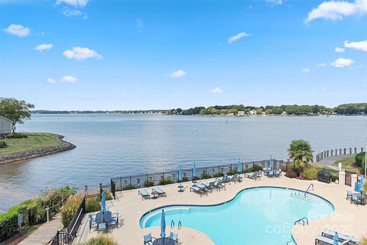 18589 Vineyard Point Ln., Cornelius, NC 28031