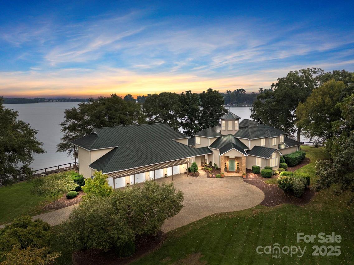 1890 Yacht Club Dr., Denver, NC 28037