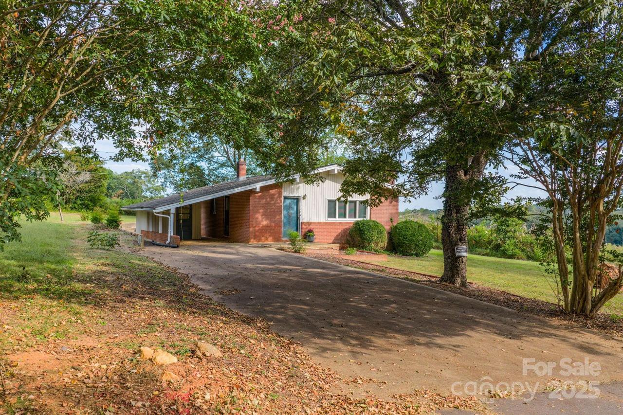 1724 31st St., Hickory, NC 28601