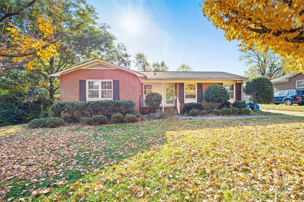 3420 Woodleaf Rd., Charlotte, NC 28205