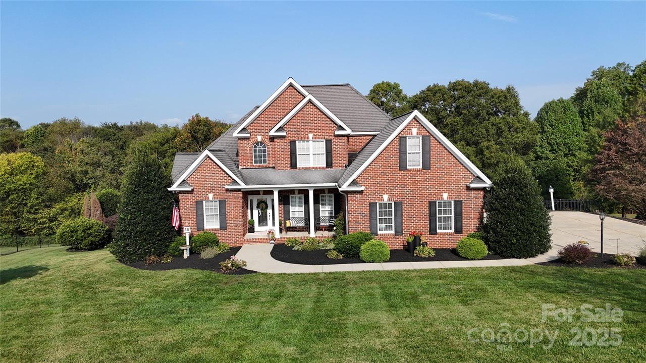 2400 Carriage Ln., Lincolnton, NC 28092