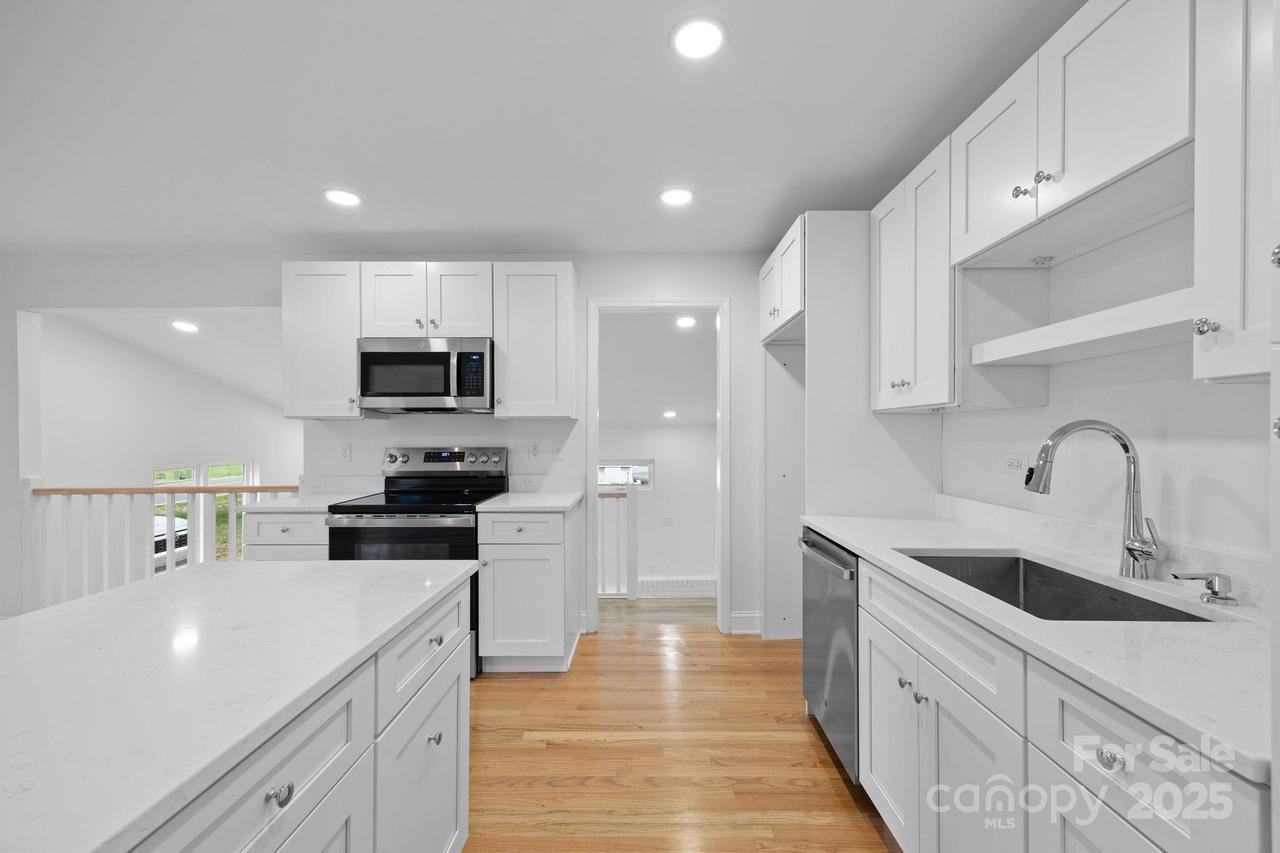613 Bee Tree Rd., Swannanoa, NC 28778