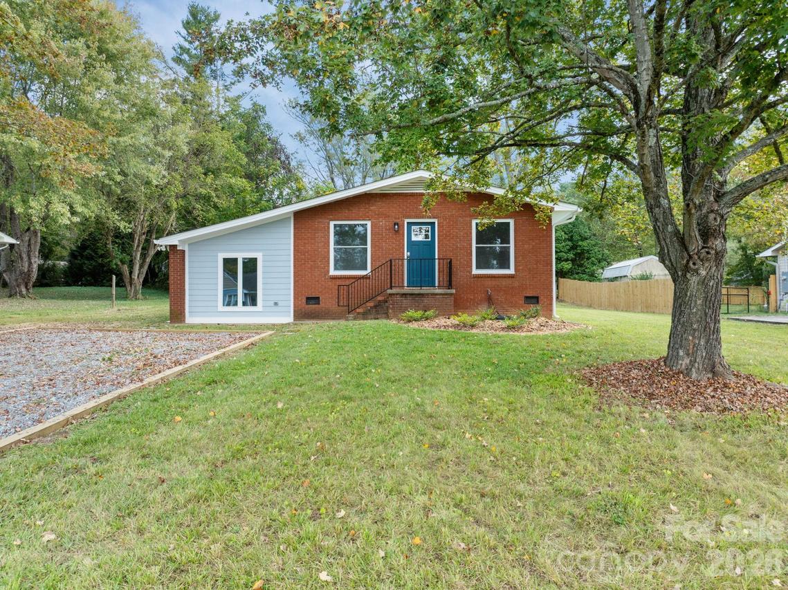 613 Bee Tree Rd., Swannanoa, NC 28778