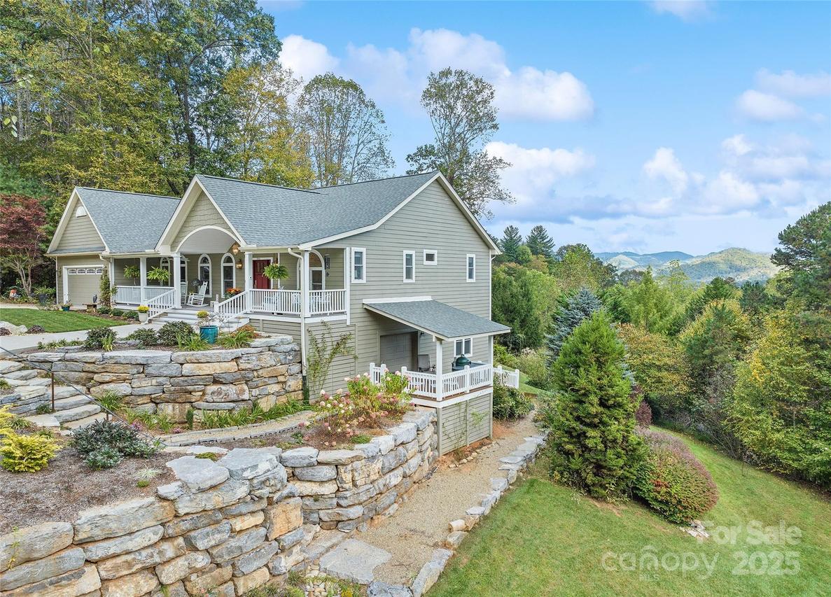 966 Coyote Hollow Rd., Waynesville, NC 28785