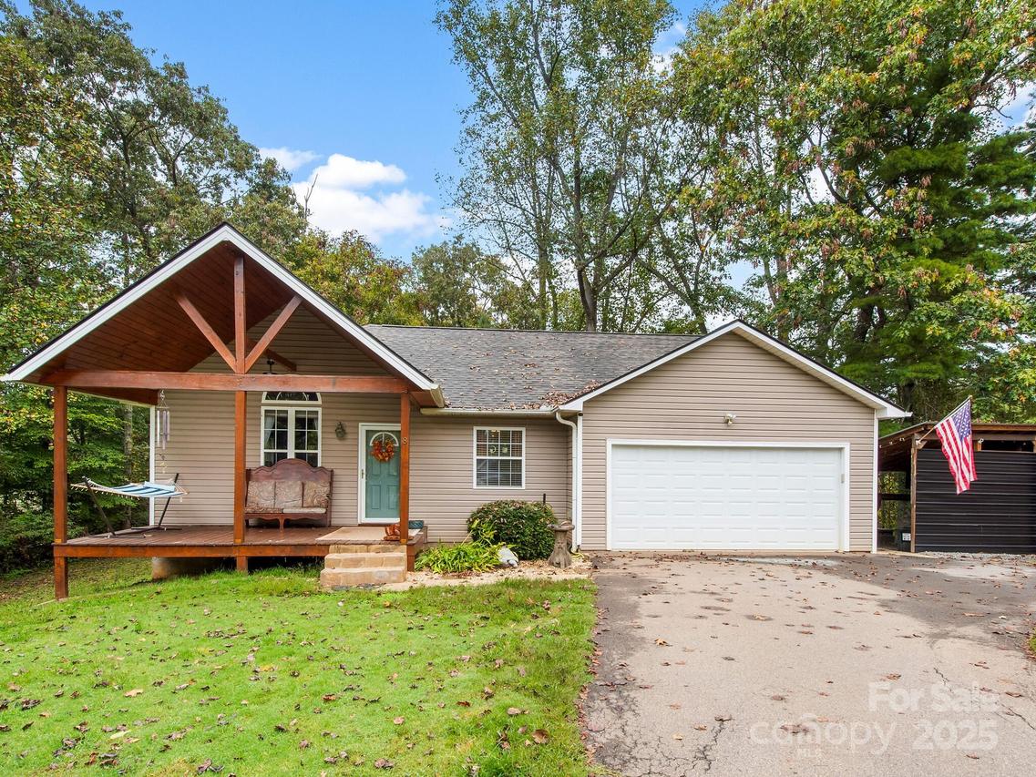 8 Maltese Ln., Weaverville, NC 28787