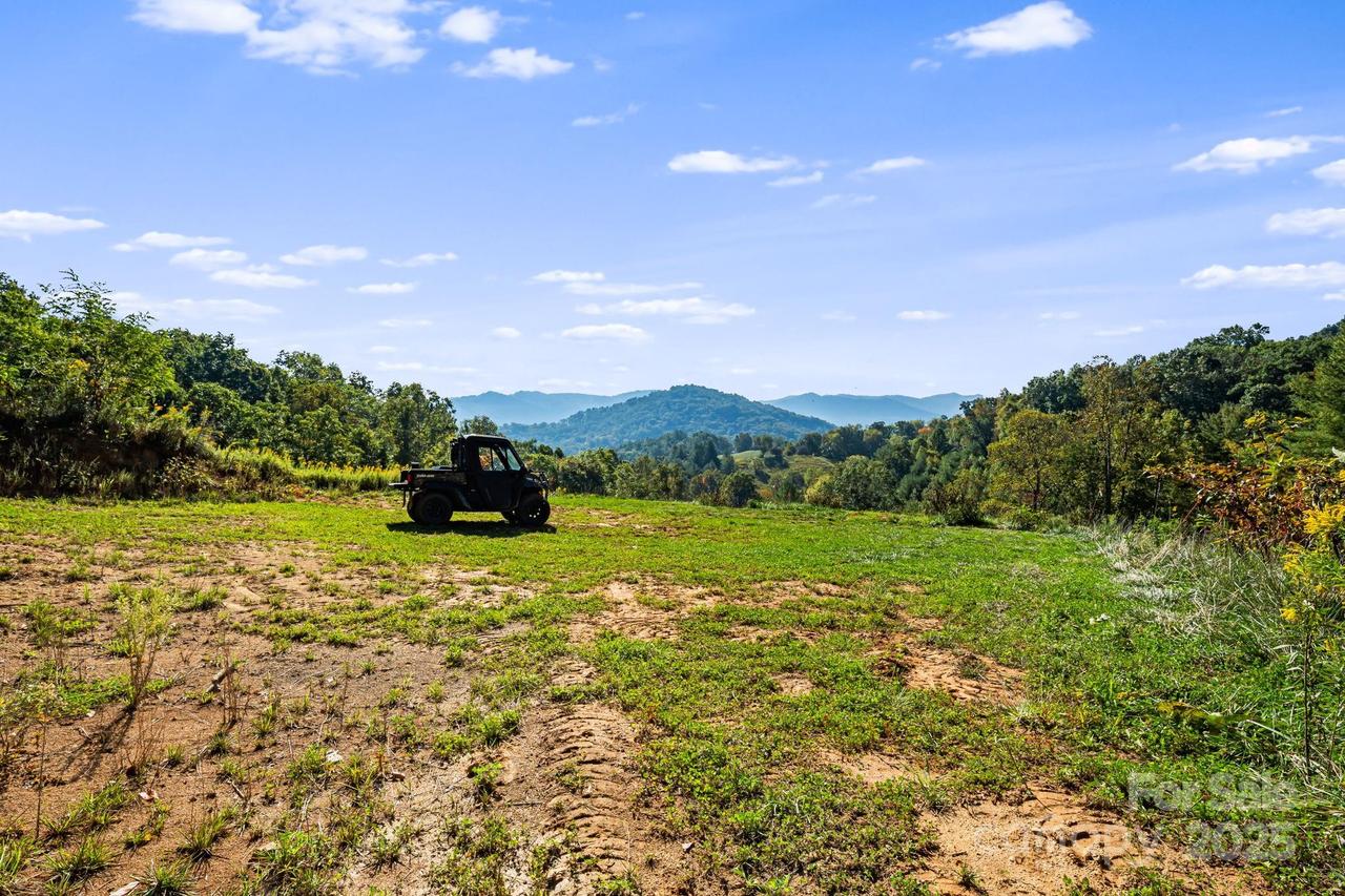 456 Maney Branch Rd., Burnsville, NC 28714