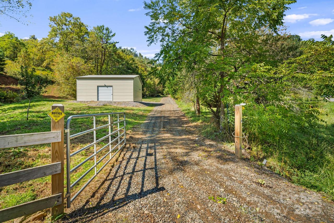000 Maney Branch Rd., Burnsville, NC 28714