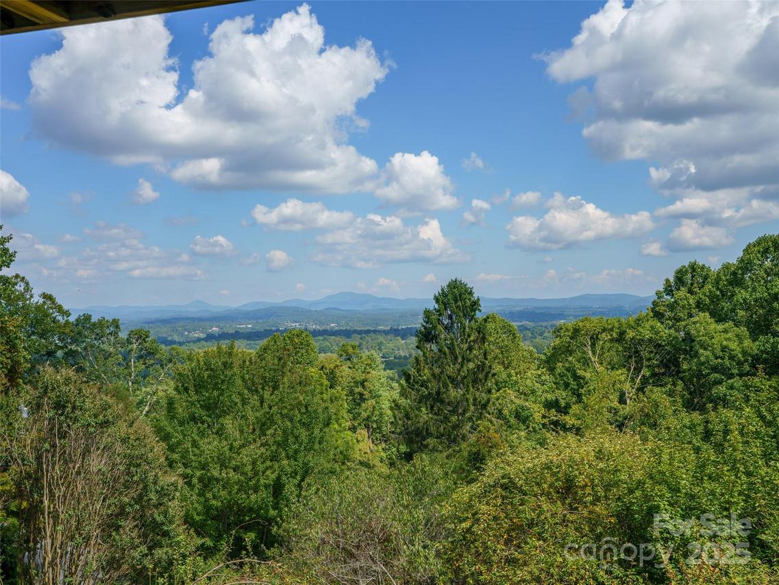 435 Upper Laurel Dr., Laurel Park, NC 28739