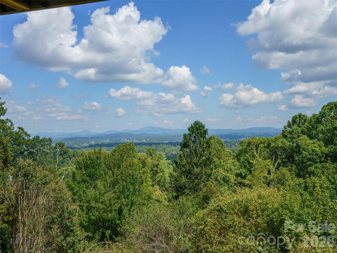 435 Upper Laurel Dr., Laurel Park, NC 28739