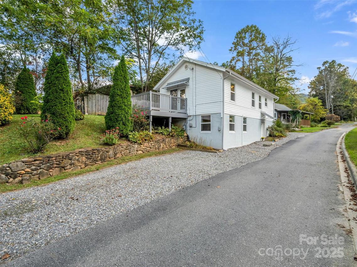 6 Beech St., Black Mountain, NC 28711