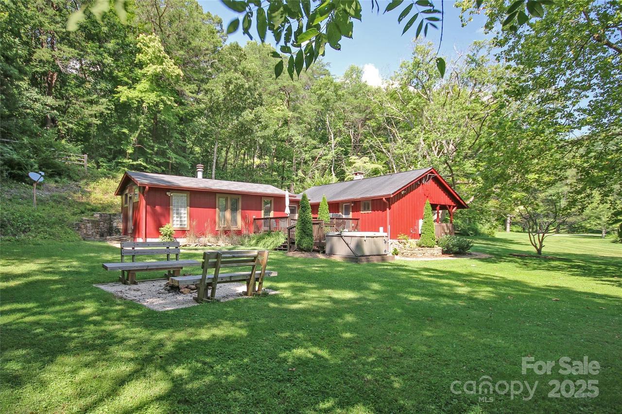 30 Creek Bend Ln., Asheville, NC 28805