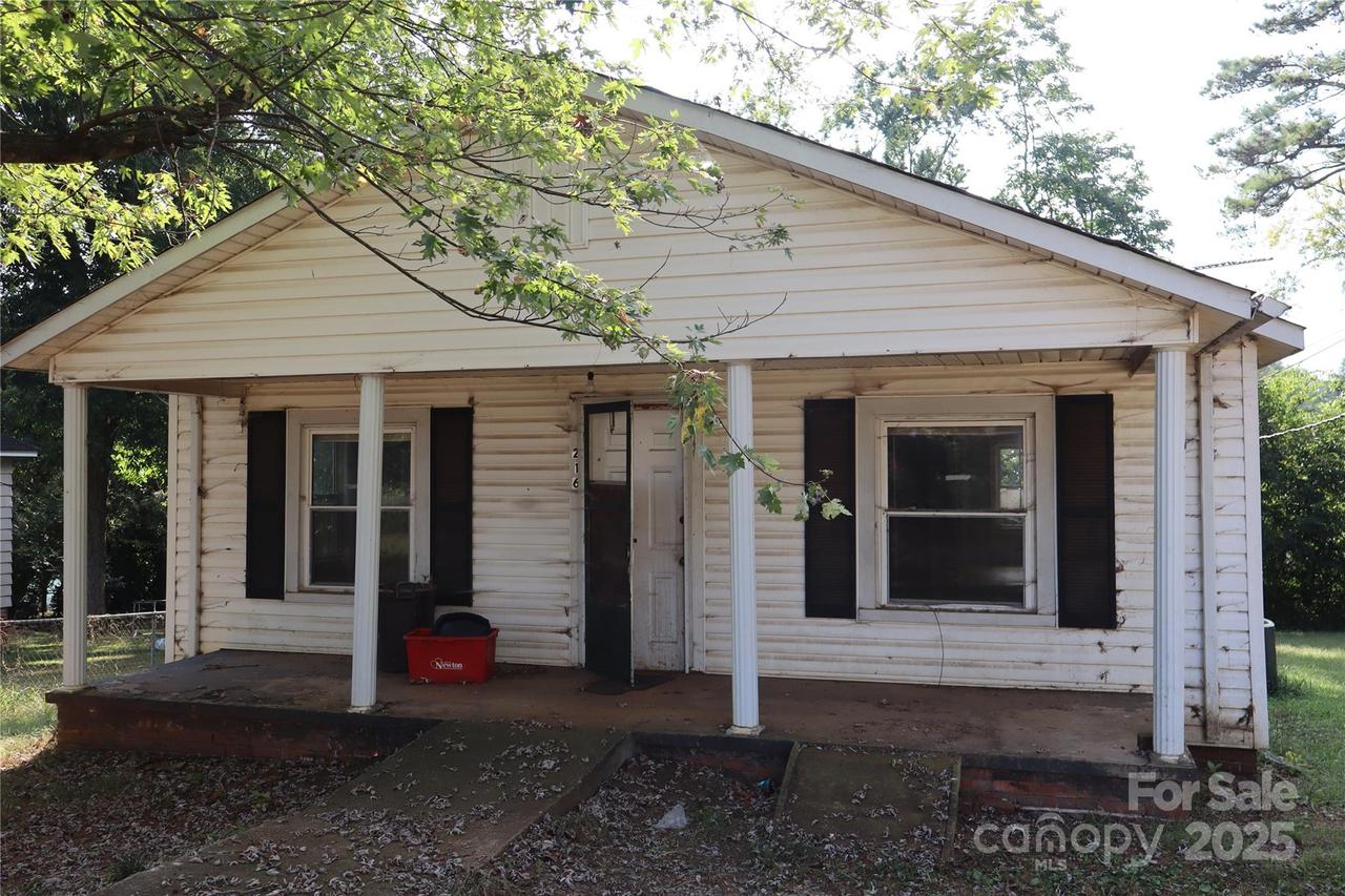 216 N Davis Ave., Newton, NC 28658