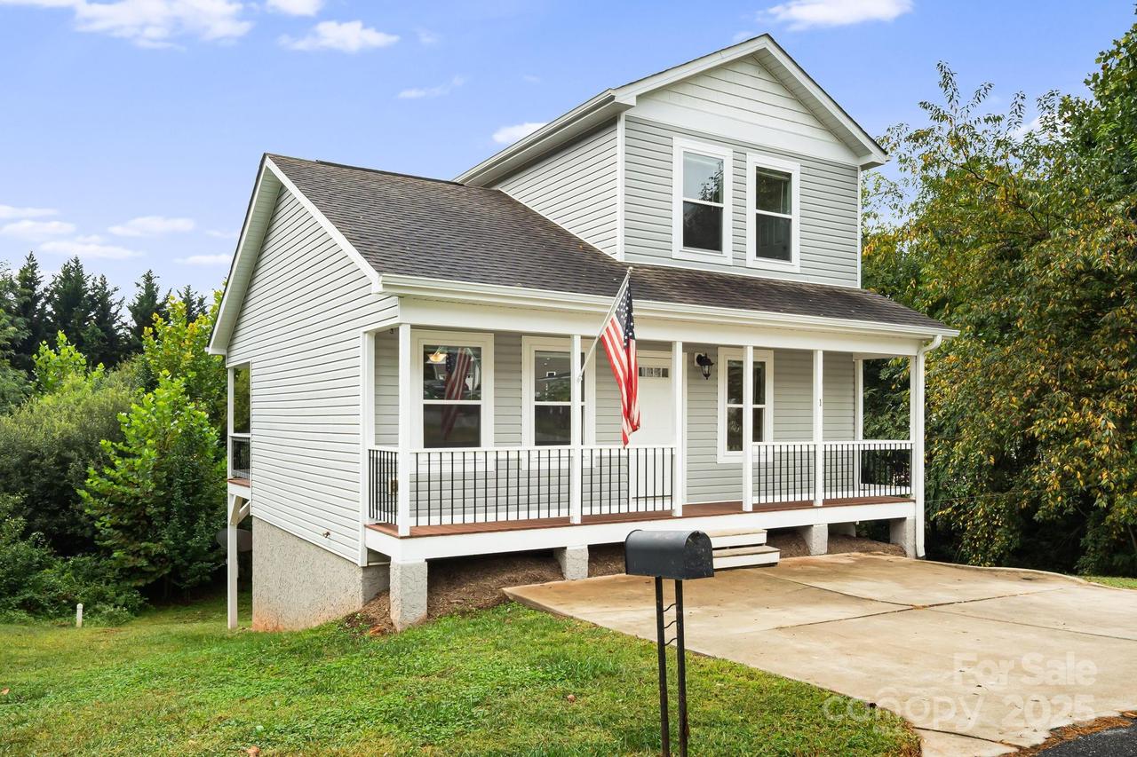 1 Red Clover Dr., Candler, NC 28715