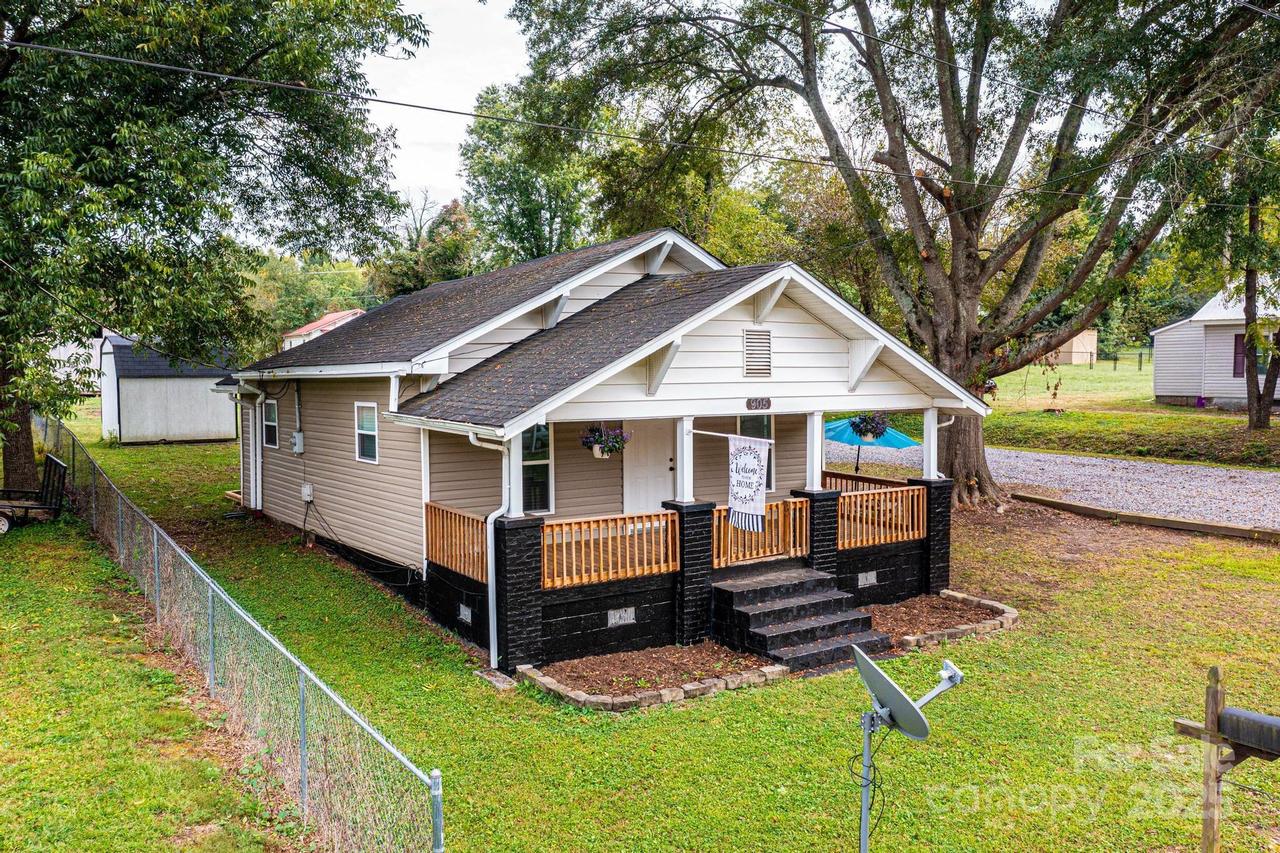 905 Colonial St., Valdese, NC 28690