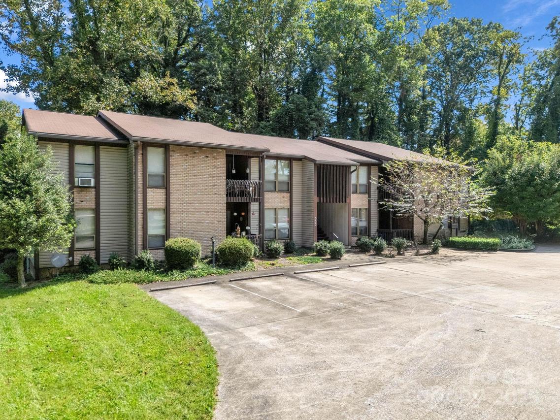 333 W Lake Ave., Hendersonville, NC 28739
