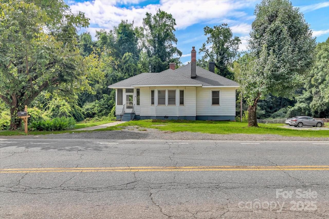 8209 Moores Chapel Rd., Charlotte, NC 28214