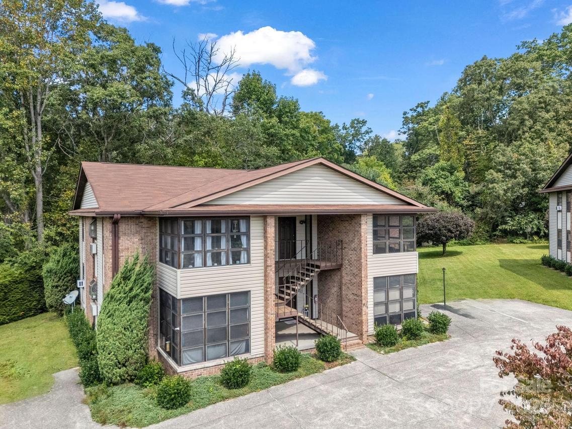 45 Indian River Rd., Hendersonville, NC 28791