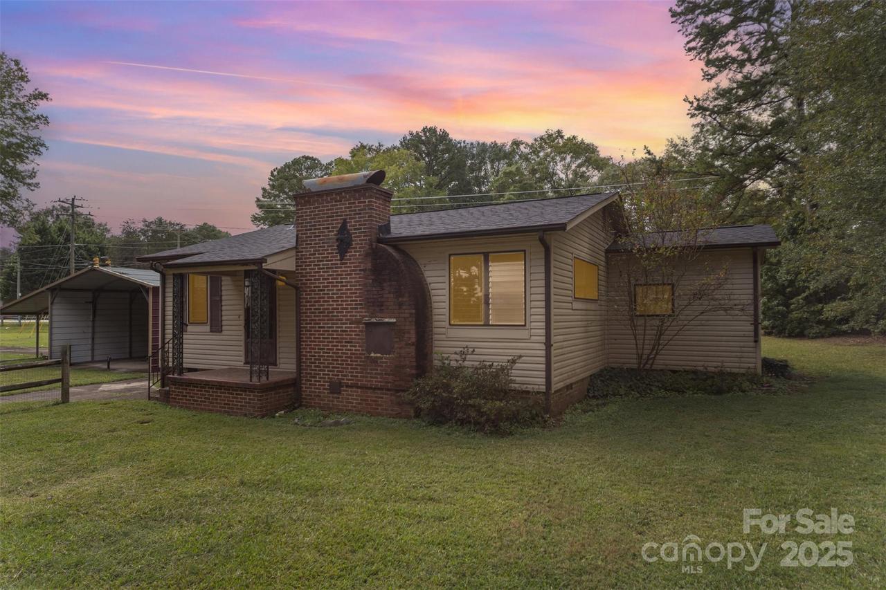 5208 Hickory Grove Rd., Mount Holly, NC 28120