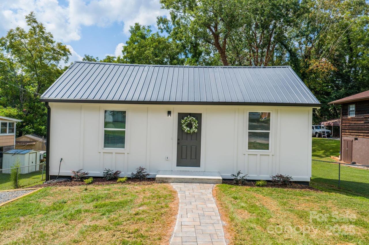 450 2nd Street Pl., Hickory, NC 28602
