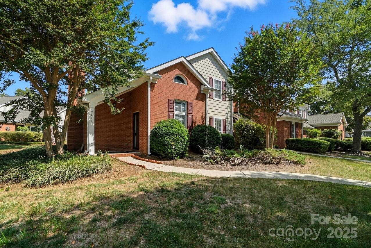 9221 N Vicksburg Park Ct., Charlotte, NC 28210