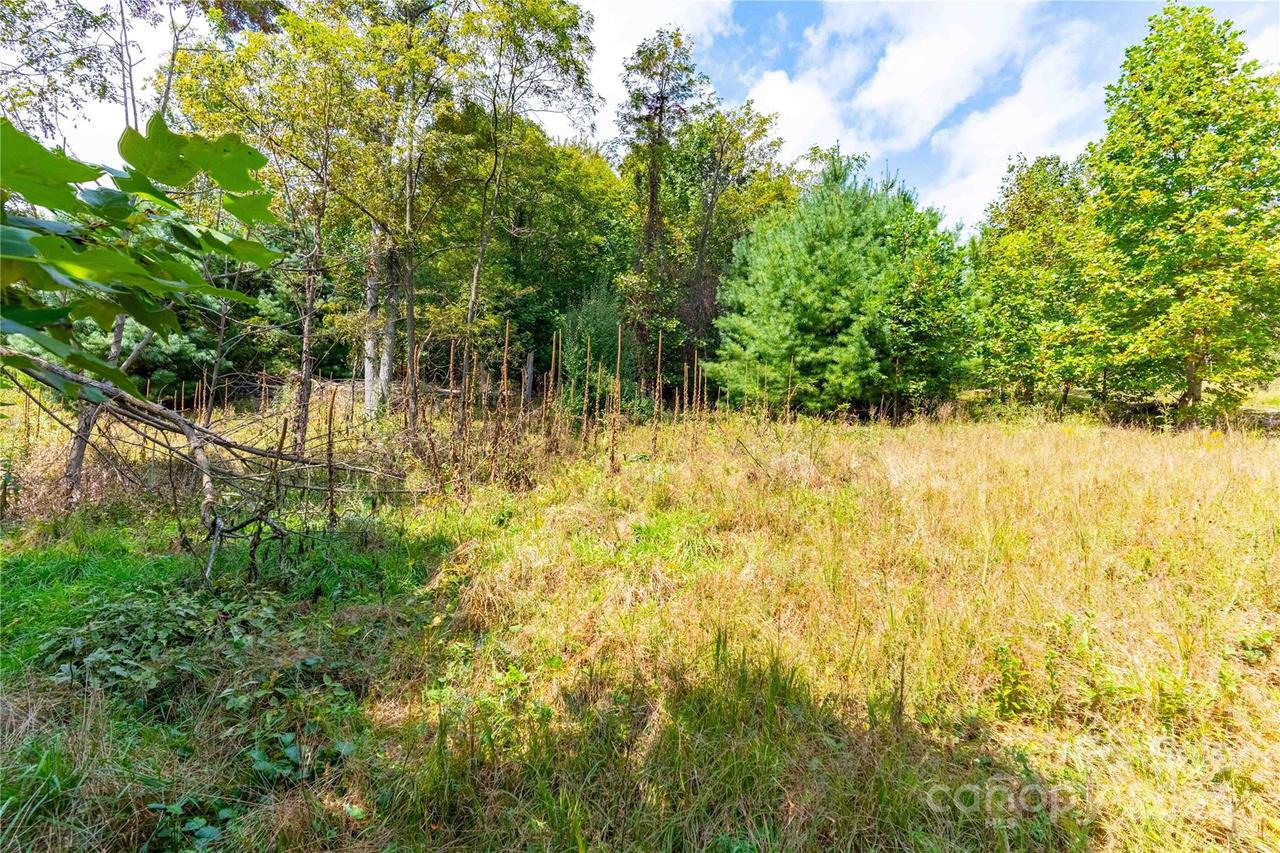 1043 Somersby Pkwy., Hendersonville, NC 28739