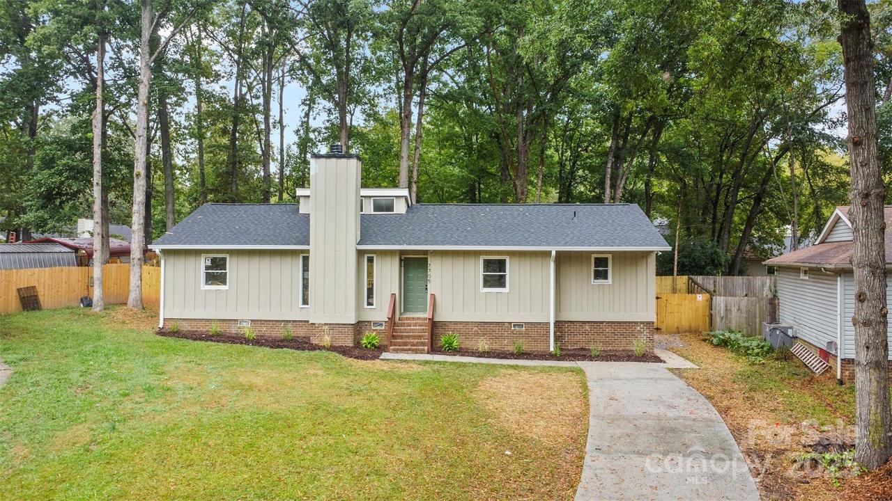 7705 Stone Canyon Ln., Charlotte, NC 28227