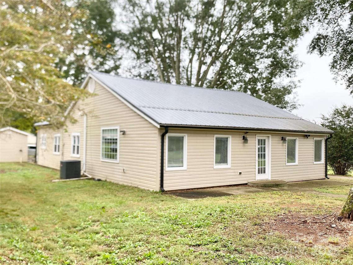 980 Parks Rd., Woodleaf, NC 27054