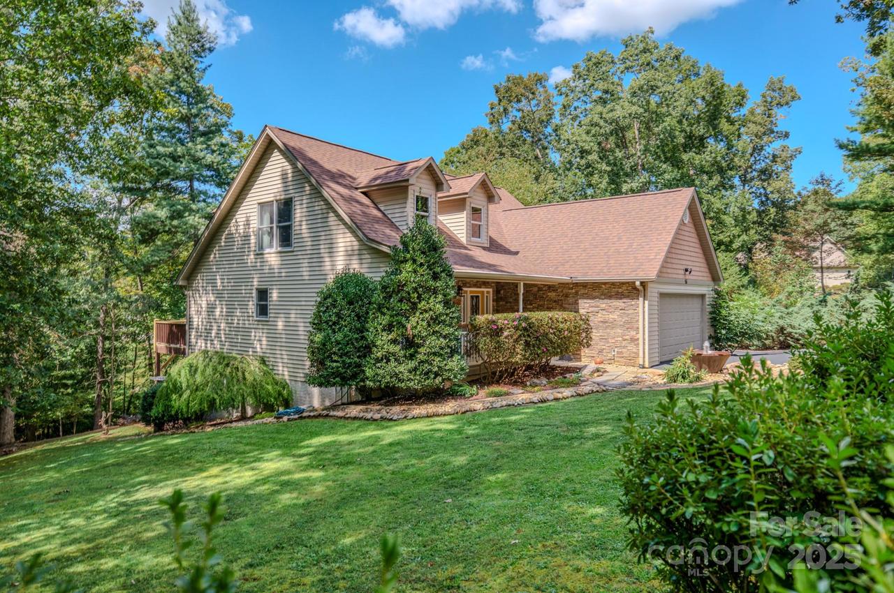 16 Dynasty Ln., Candler, NC 28715