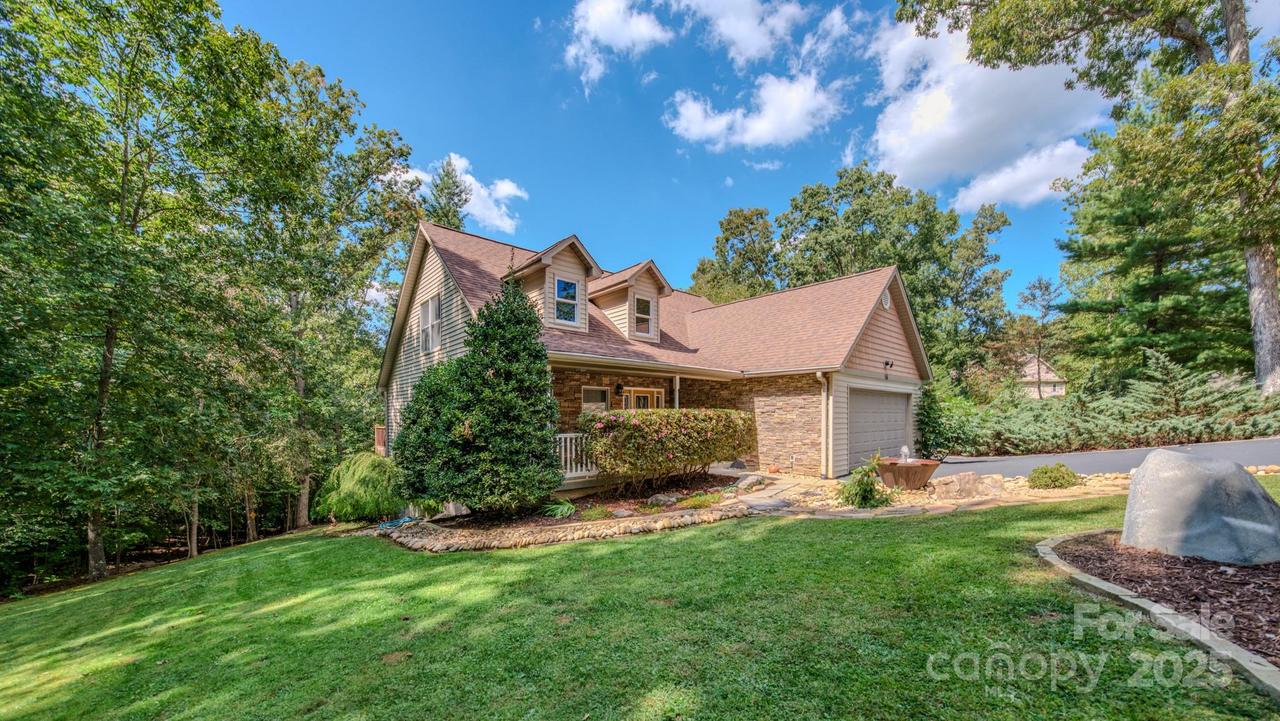 16 Dynasty Ln., Candler, NC 28715