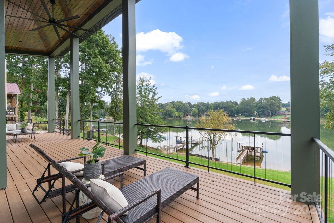 7067 Wateredge Dr., Sherrills Ford, NC 28673