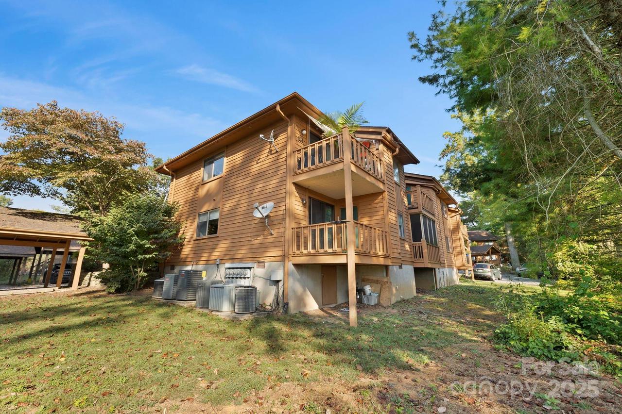 581 Courtwood Ln. #3, Hendersonville, NC 28739