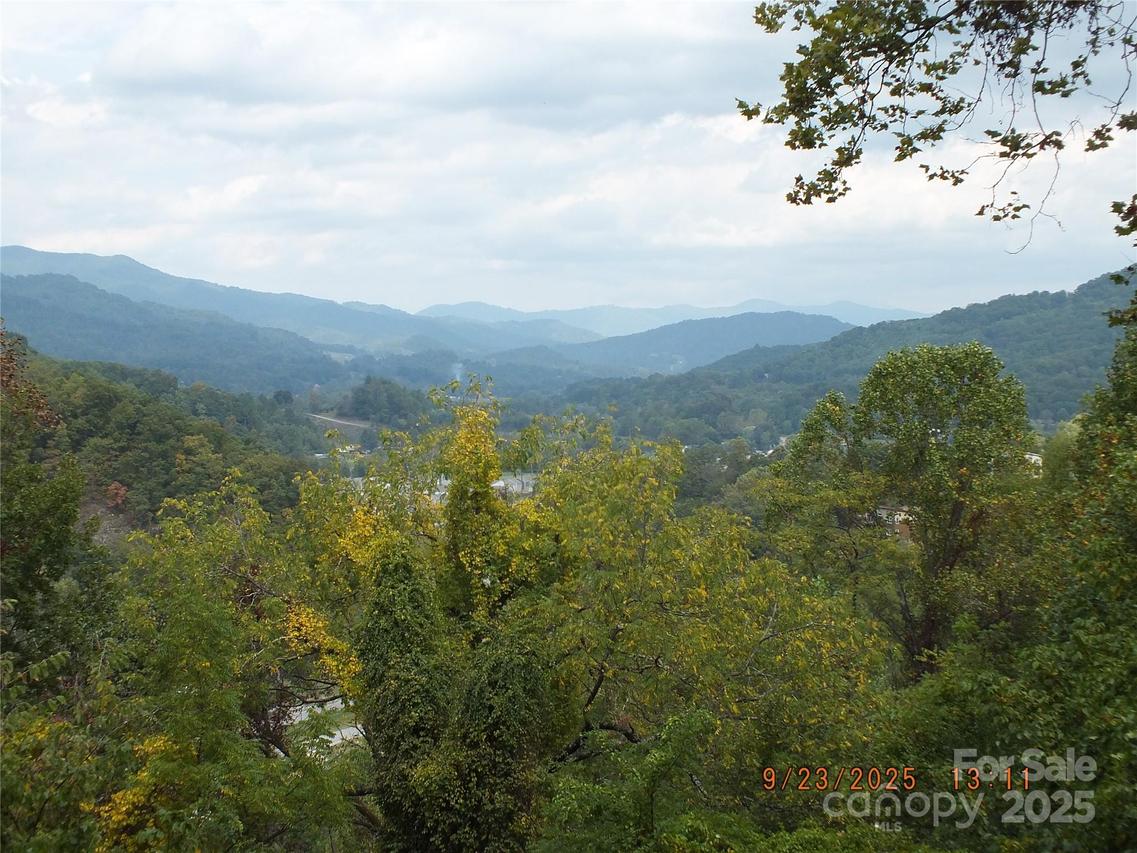 408 Whispering Winds Rd., Waynesville, NC 28786