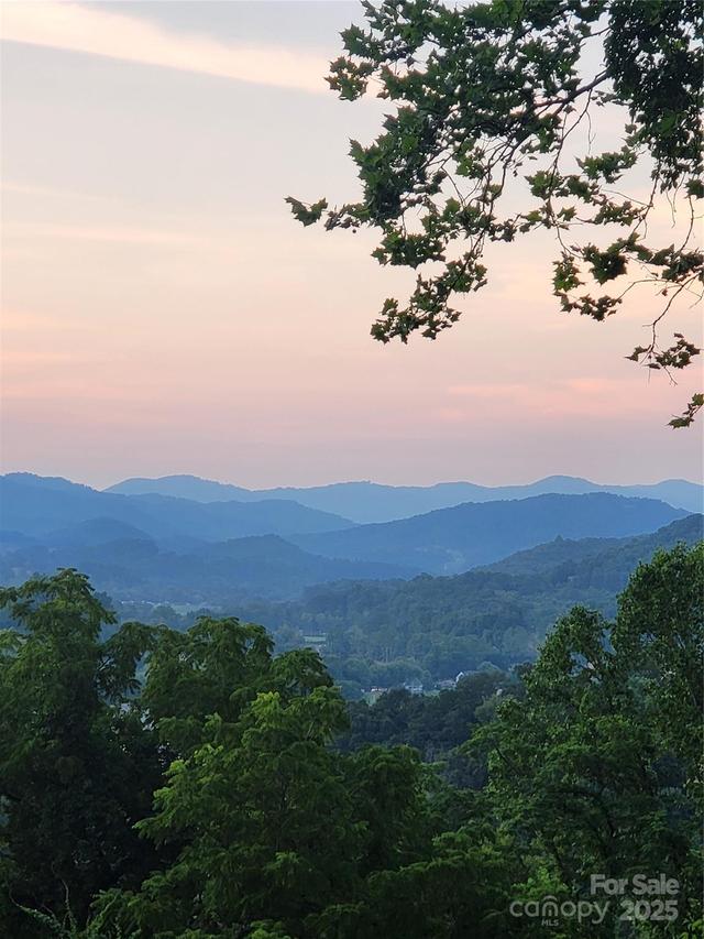 408 Whispering Winds Rd., Waynesville, NC 28786