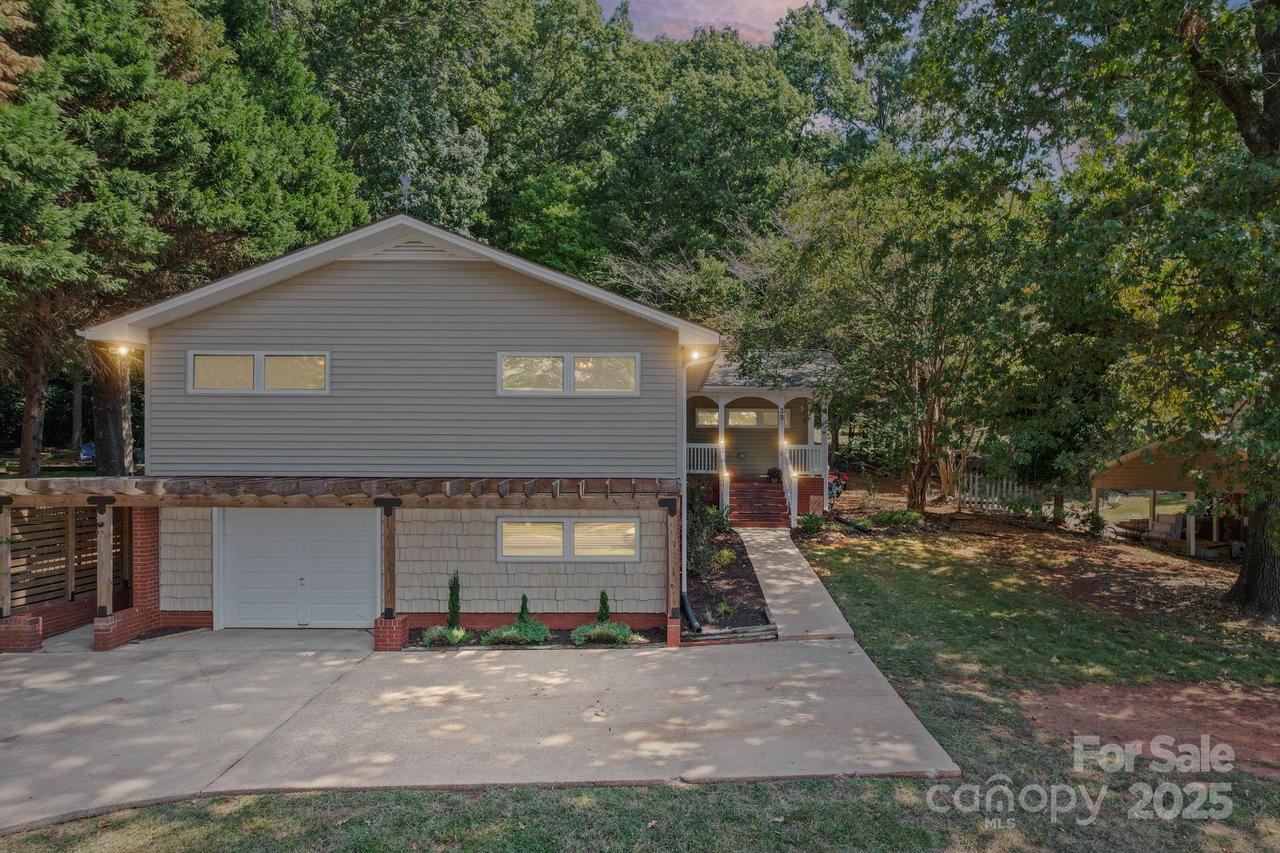 39 Elm St., Badin, NC 28009
