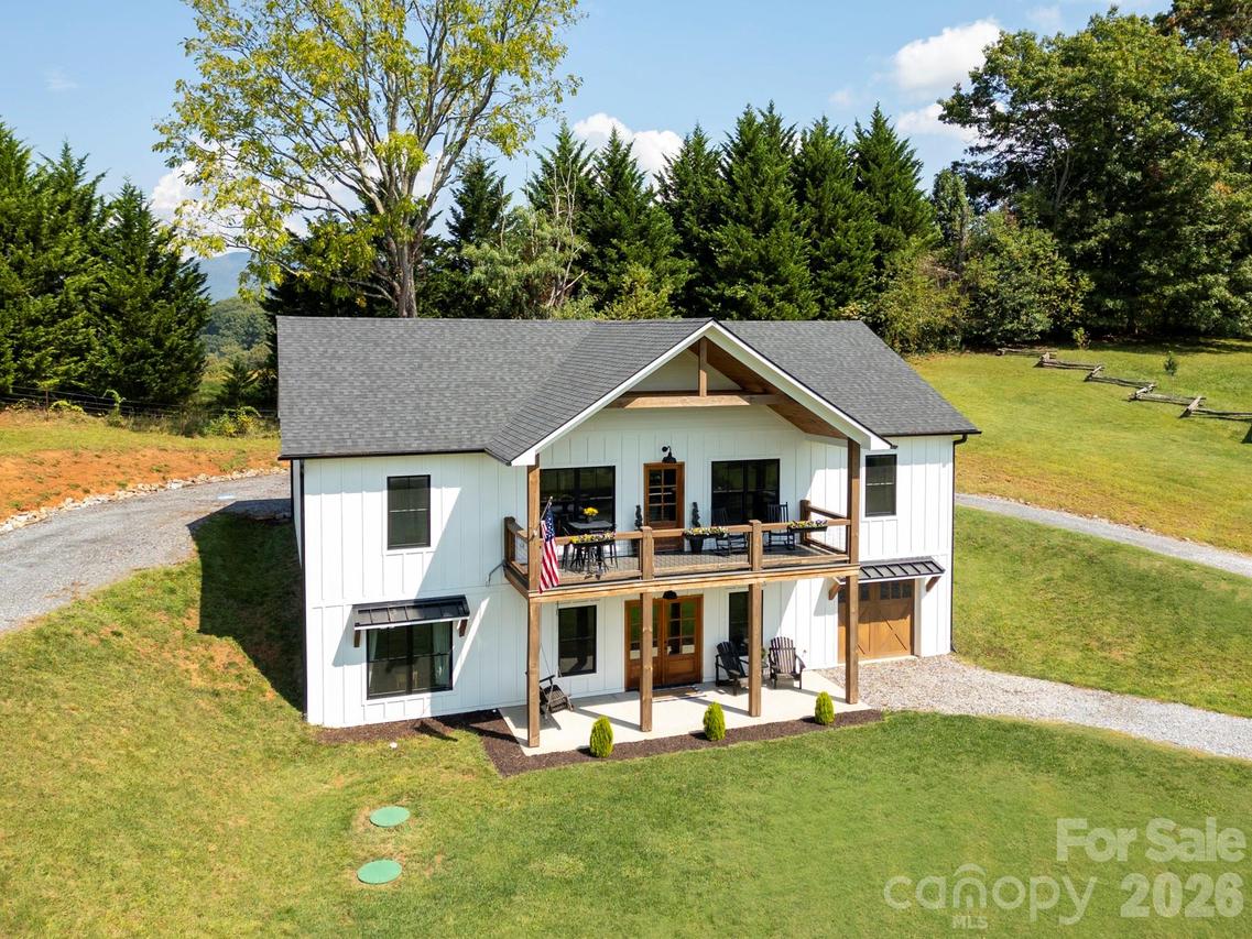 100 Kinloch Ln., Clyde, NC 28721