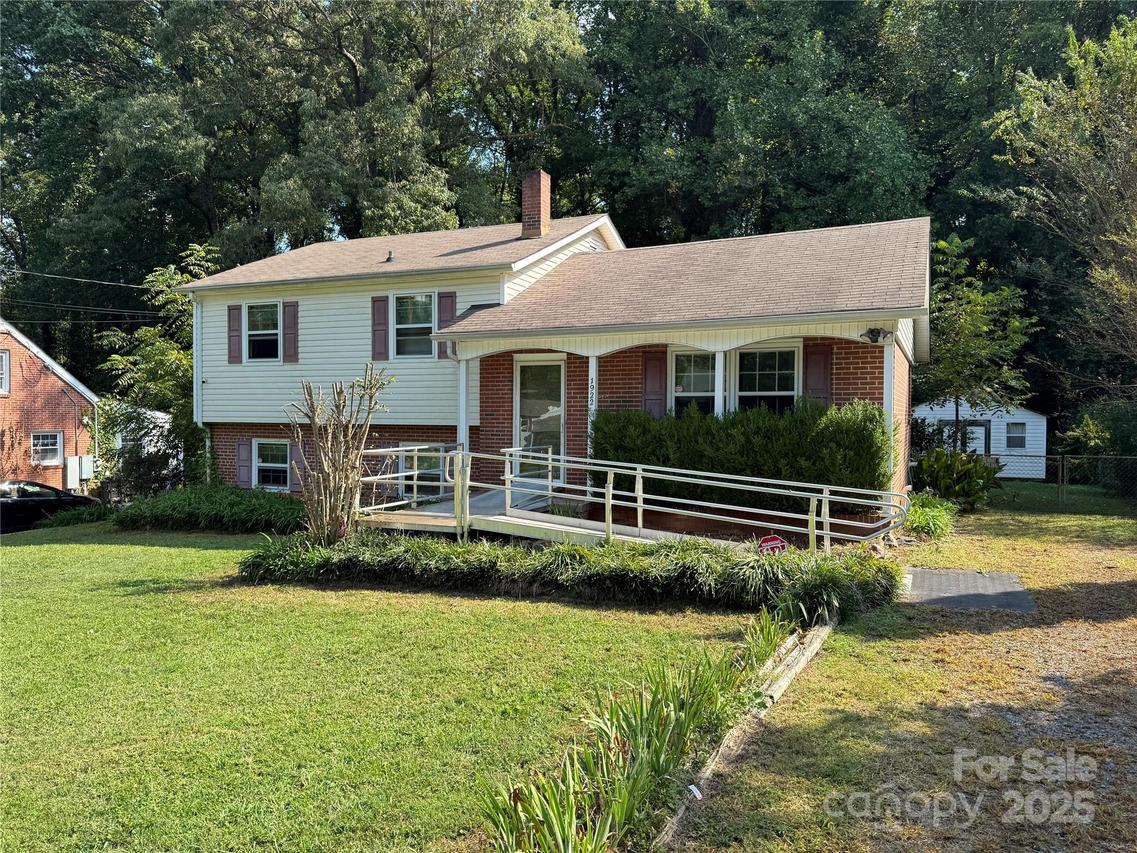 1922 Elmwood Dr., Gastonia, NC 28054