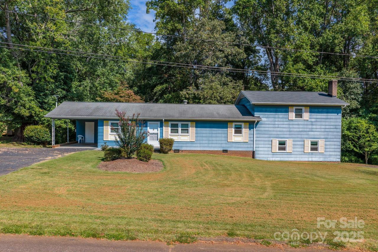 3572 Spring Valley Dr., Newton, NC 28658