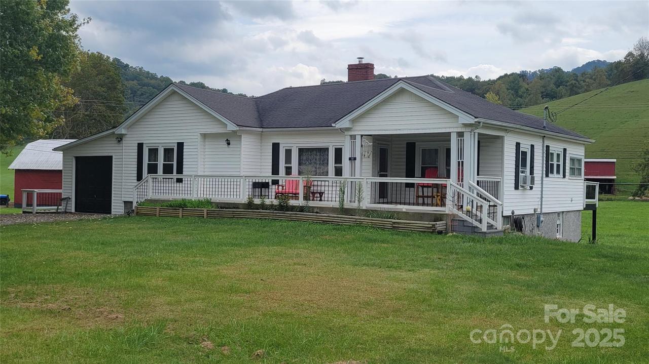 18 Misty Meadows Rd., Burnsville, NC 28714