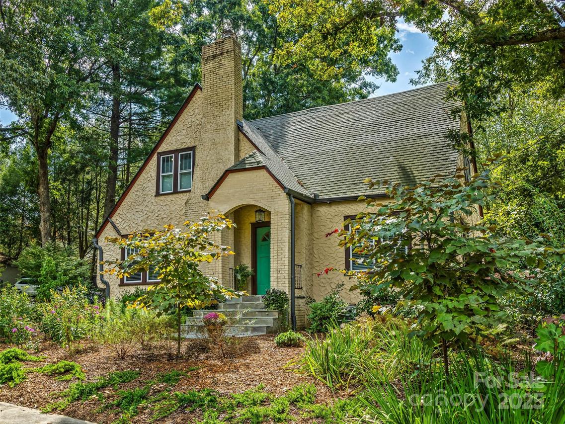 37 Warwick Rd., Asheville, NC 28803
